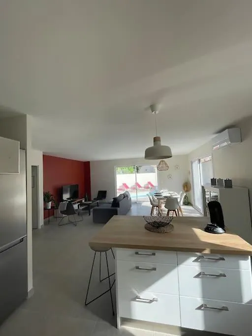 Magnifique villa avec piscine extérieure Alleins
